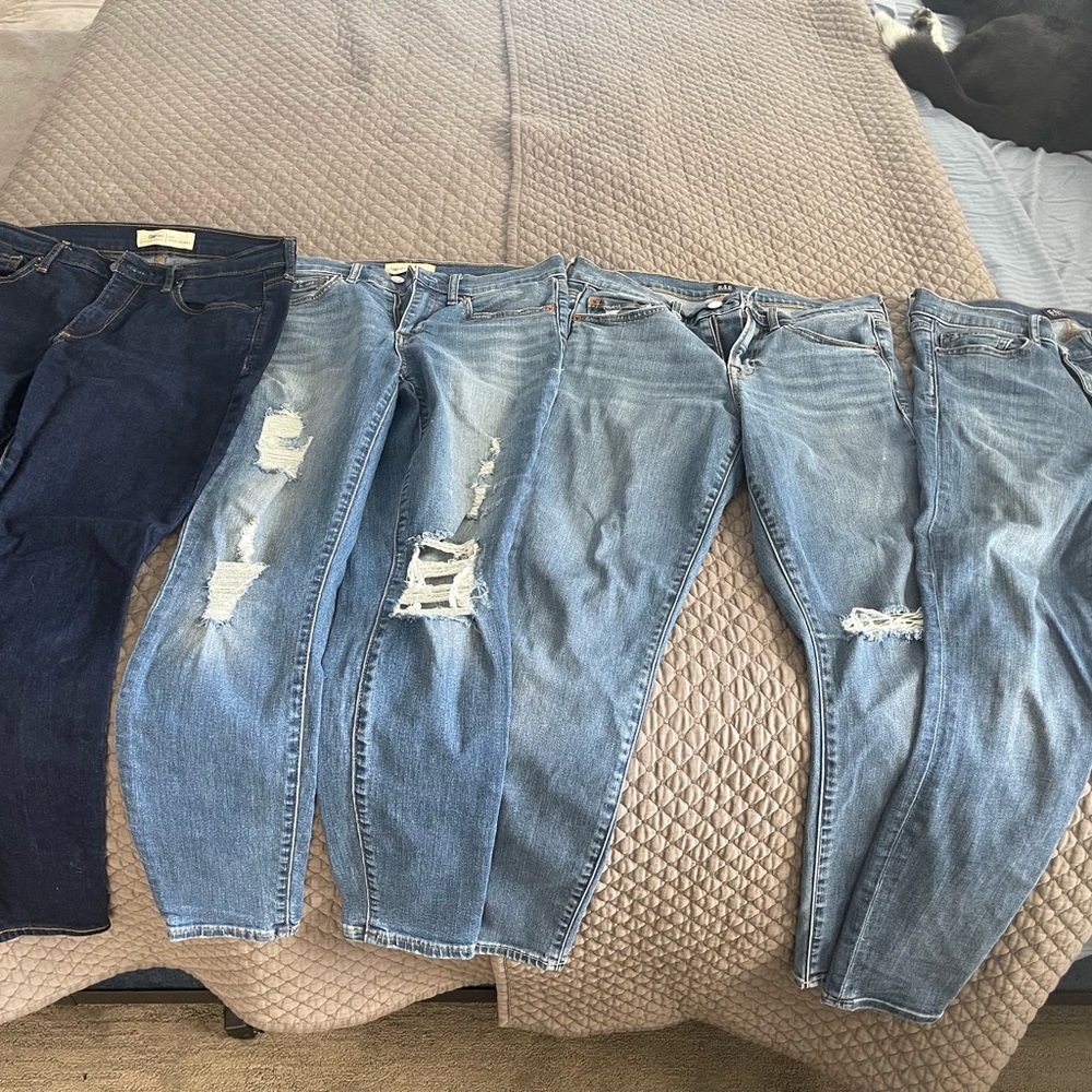 4 pairs Gap True Skinny size 28R